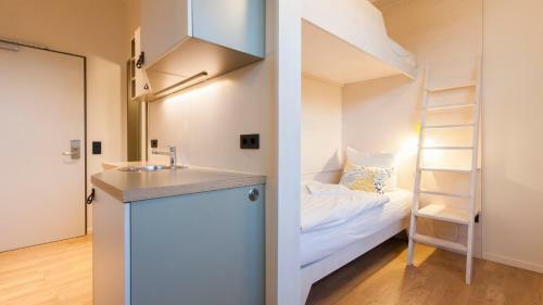 Aparthotel Room For Rent