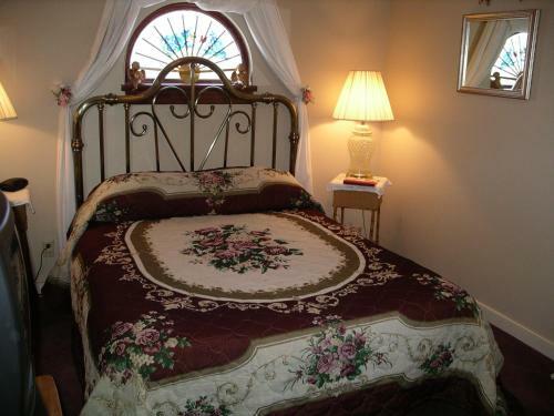 The Victorian Gold Bed And Breakfast