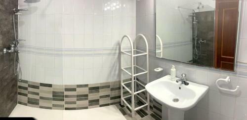 Beautiful Apartment 120m2, Two Minutes From The Beach