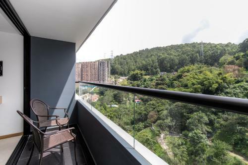 Apartamento Hermoso Apto En Poblado Con Vista Al Bosque
