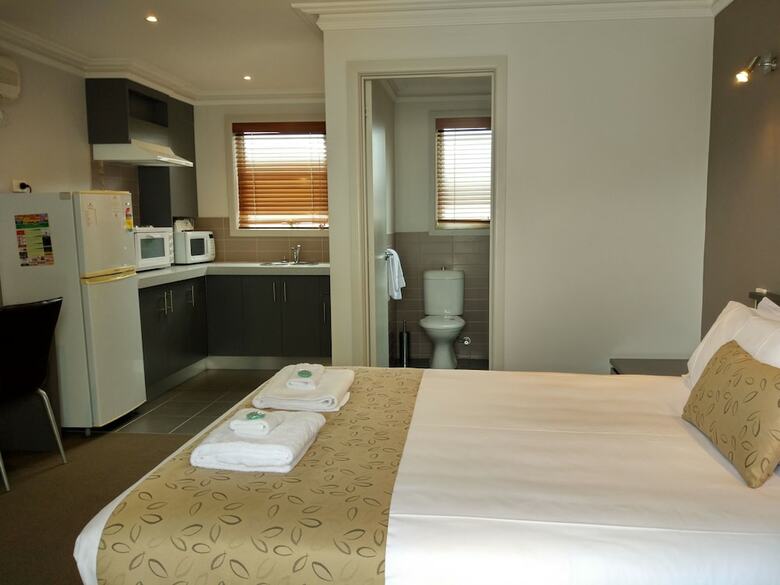 Hotel Seymours On Lydiard