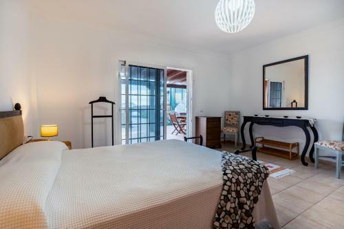 Holidayvilla Marina 2- Beachfront, Wifi , Sea View By Holidayshome