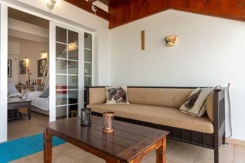 Holidayvilla Marina 2- Beachfront, Wifi , Sea View By Holidayshome