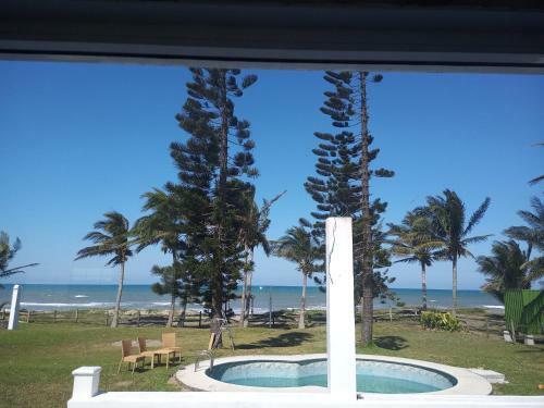 Hostal Villa Ricarda En Costa Esmeralda A Pie De Playa