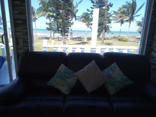 Hostal Villa Ricarda En Costa Esmeralda A Pie De Playa
