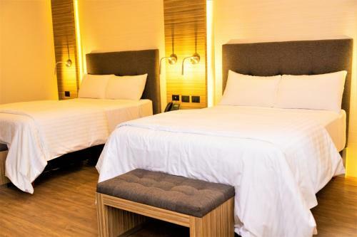 Hotel Plaza By Kavia