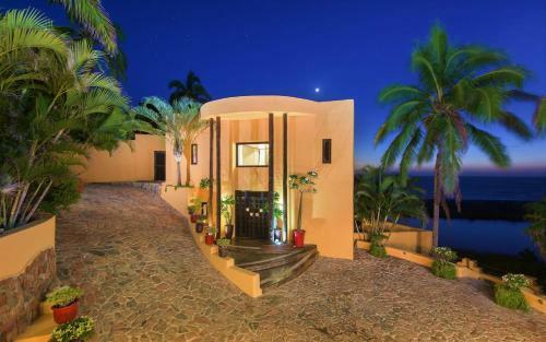 Villa New Luxury Getaway - Pool, Spa, Sunset, Views @ Casa Bella
