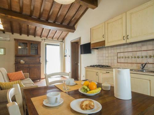 Splendid Farmhouse In Castelfiorentino With Garden