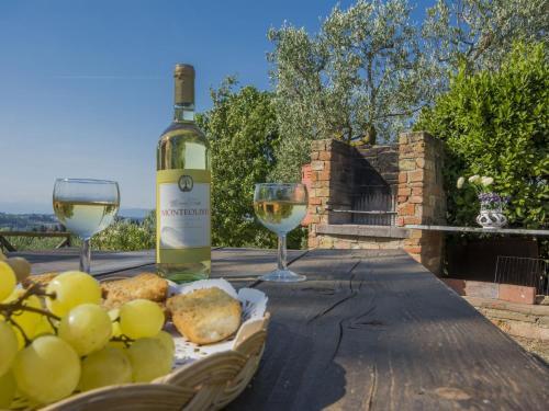 Splendid Farmhouse In Castelfiorentino With Garden