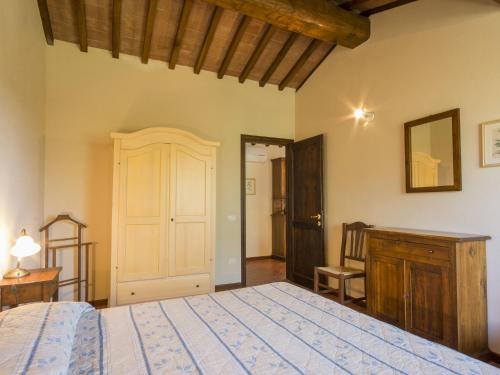 Splendid Farmhouse In Castelfiorentino With Garden