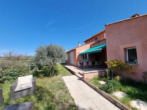 Villa Dans Le Lub�ron Avec Piscine Chauff�e Sans Vis � Vis