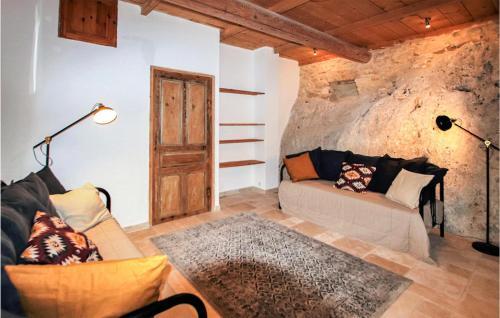 Amazing Home In Apt With 2 Bedrooms