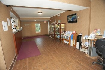 Hotel Sandwich Lodge & Resort