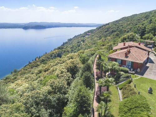 Villa Falcone 5 Bedrooms 10 Pax