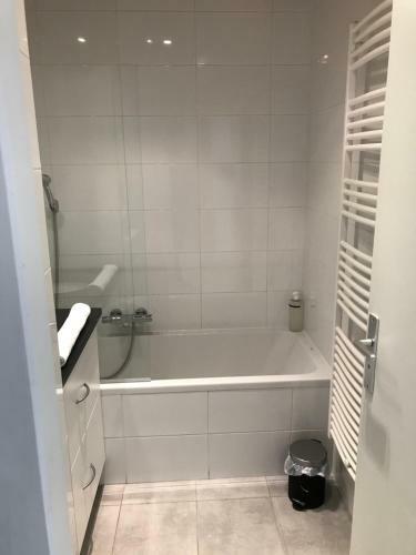 Apartamento Le Lys D'or - Cosy Et Proche Lac, Balcon Terrasse