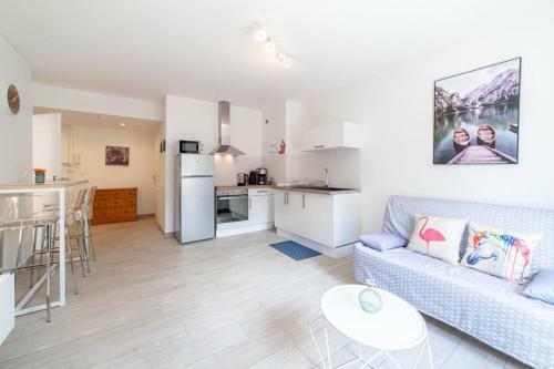 Apartment With Balcony In The City Center