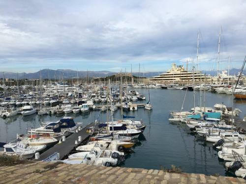 Apartamento Charmant Studio Vieil Antibes