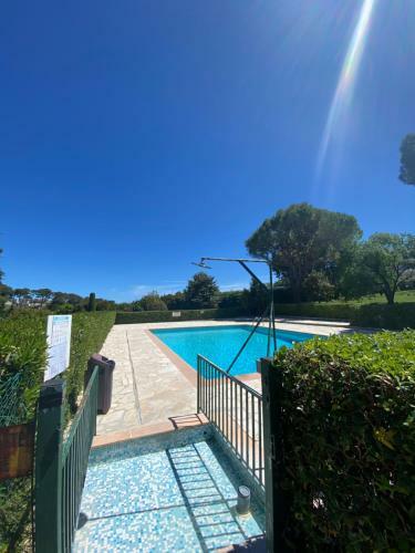 Apartamento Superbe Studio Avec Piscine - Antibes