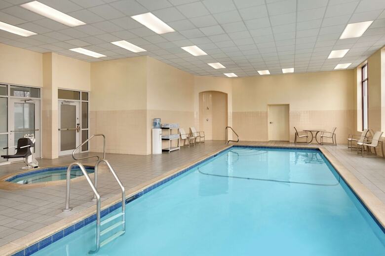 Hotel Embassy Suites Logan Airport