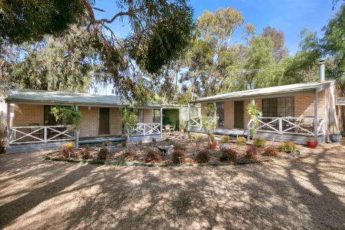 Bed & Breakfast Barossa Country Cottages