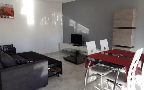 Apartment With Parking And Pool At Antibes By Weekome