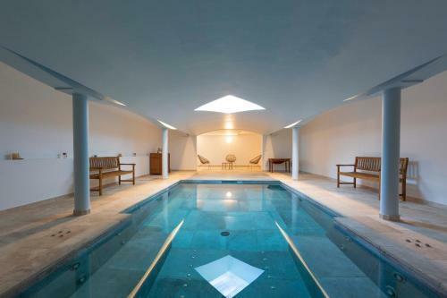 Luxurious Sea View Villa Outside Infinity Pool - Heated Indoor Pool