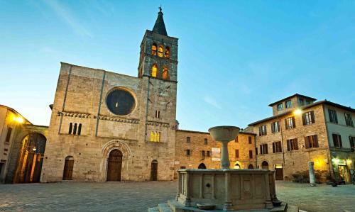 Casa Nel Centro Storico Di Bevagna