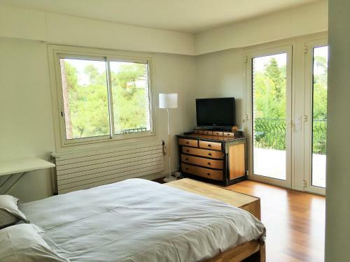 Villa Avec Piscine � 200m De La Plage Pereire