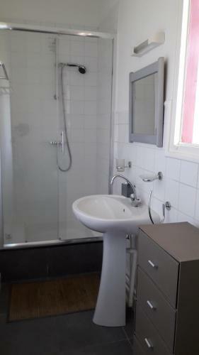 Maison Moderne Piscine Wifi - Aiguillon Goetchea