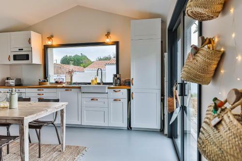 Maison Neuve D�cor�e Avec Go�t � Barb�tre