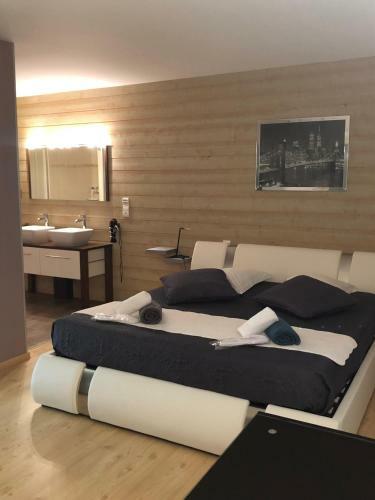 Villa Anani 9/p+1bb Piscine Chauff�e