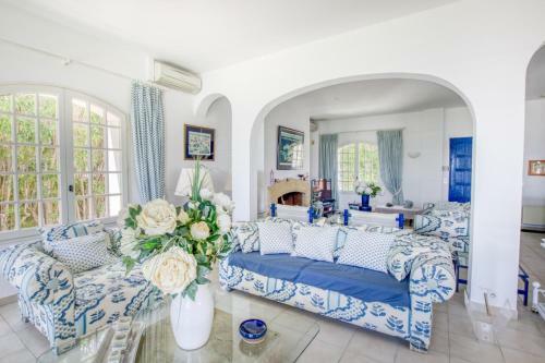 Magnificent Luxury Flat With Terrace In Bandol