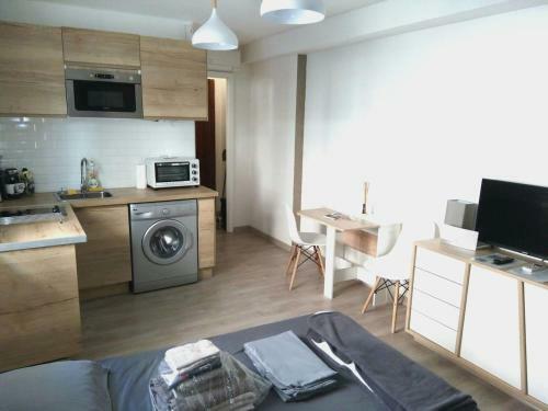 Apartamento Charmant Studio Climatis� � 300m Du Port. Refait � Neuf.