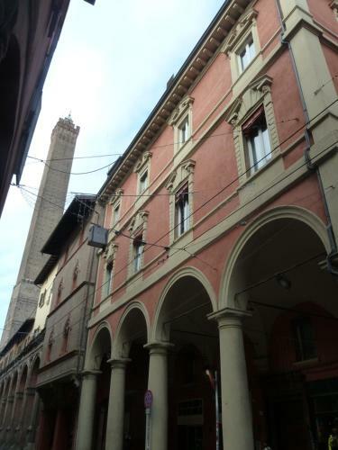 Apartamento La Torre Lunga -smart Working- 150 M Dalle-from Due Torri-two Towers