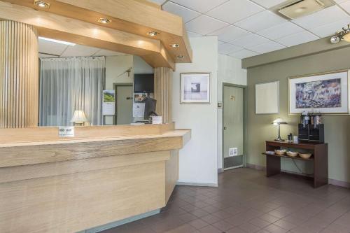 Quality Hotel & Suites Sherbrooke