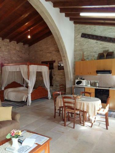 Romios Apartments