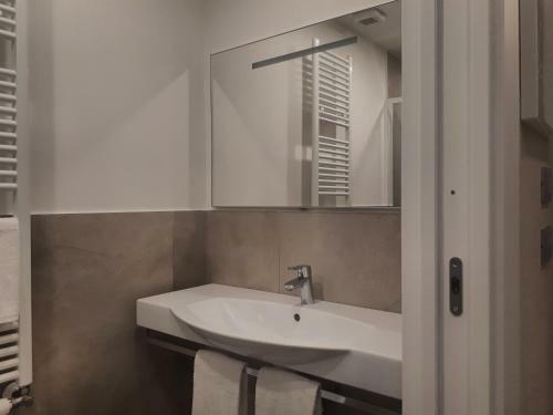 Hostal Smart Apartment Sei Chiese - Solo Affitti Brevi