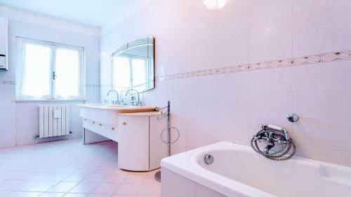 Villa Vallocchia - Sleeps 18 Exclusive Poolgrounds Spoleto 10 Mins Rome 1 Hr