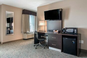 Hotel Castleberry Inn & Suites