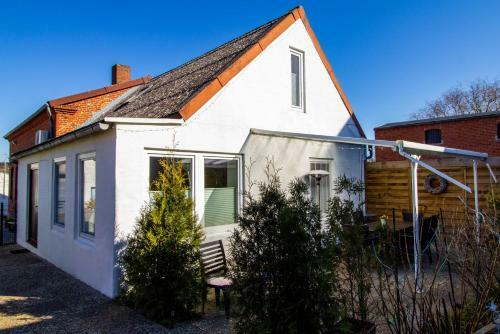 L�tt Hus Erna