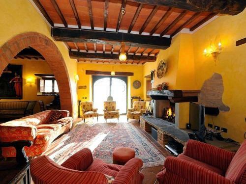 Authentic Holiday Home In Bucine With Private Swimming Pool