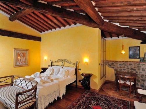 Authentic Holiday Home In Bucine With Private Swimming Pool