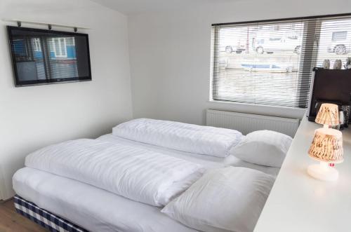 Bed & Breakfast Houseboat Next To Amstel