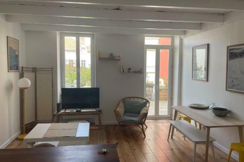 Apartamento Charming Apt With Terrace Near The Beach