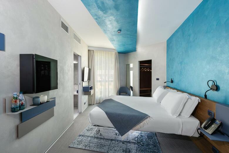 Carrick Hotel