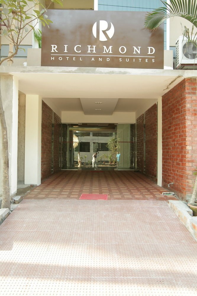 Richmond Hotel & Suites