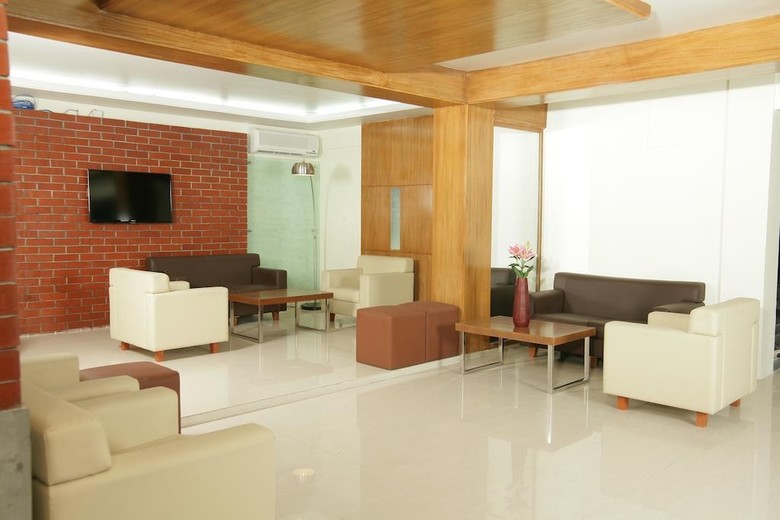 Richmond Hotel & Suites