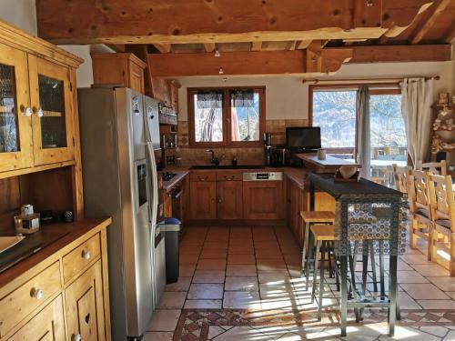Chalet Jacuzzi, Sauna Proche Courchevel 8/10 Pers