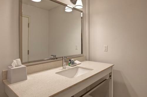 Hotel Four Points By Sheraton Peoria Downtown