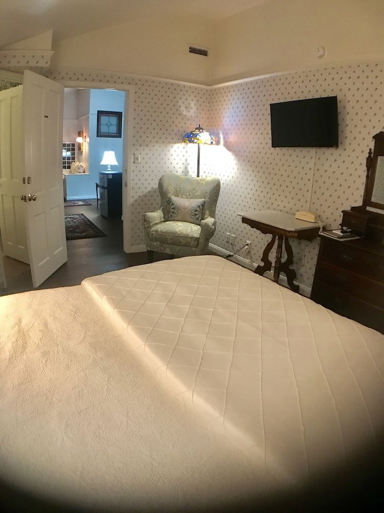 Bed & Breakfast Bath Street Inn